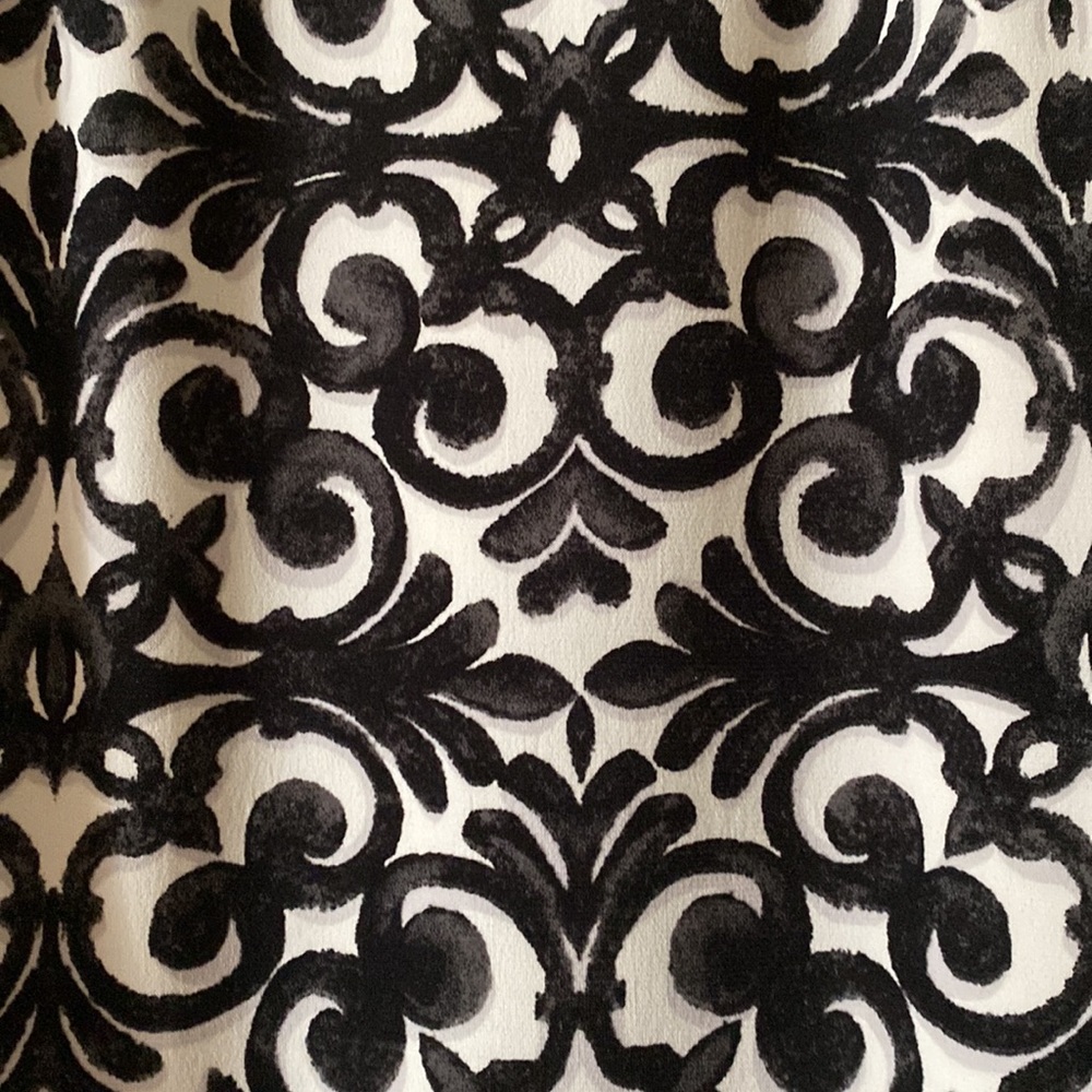 Clear out sale! WHBM Black & White Halter Top - Picture 2 of 5